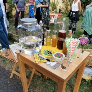 Begrüßung mit selbst gemachten Kräutershrubs von Nicole